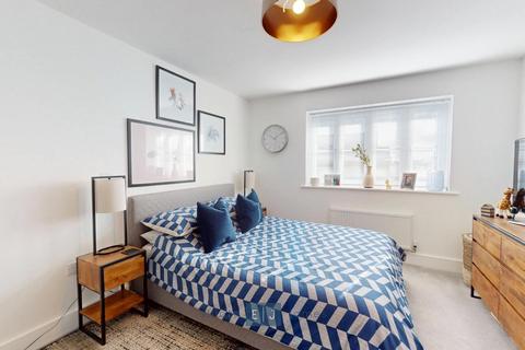 2 bedroom apartment for sale, Royal Oak Close, Loughton IG10