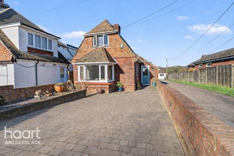 3 bedroom detached house for sale, Common Road, Chatham