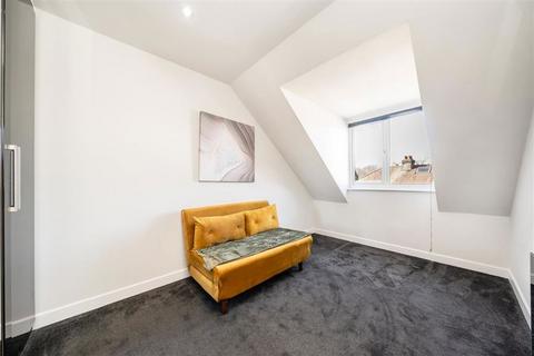 2 bedroom flat to rent, Marksbury Avenue, Kew TW9