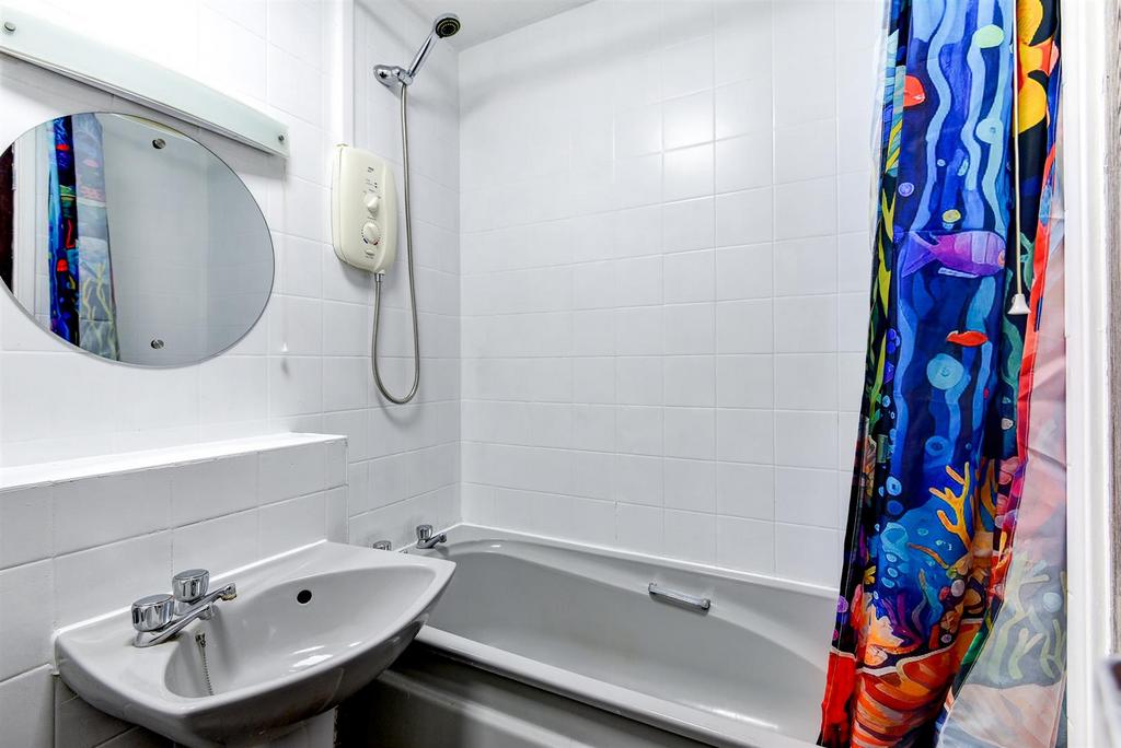 For Sale by Aspire Residential Pilgrims Walk
