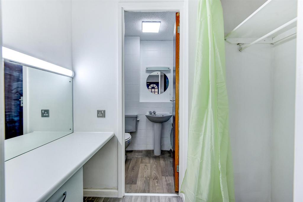 For Sale by Aspire Residential Pilgrims Walk