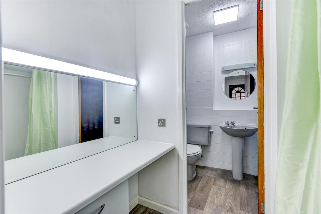 For Sale by Aspire Residential Pilgrims Walk