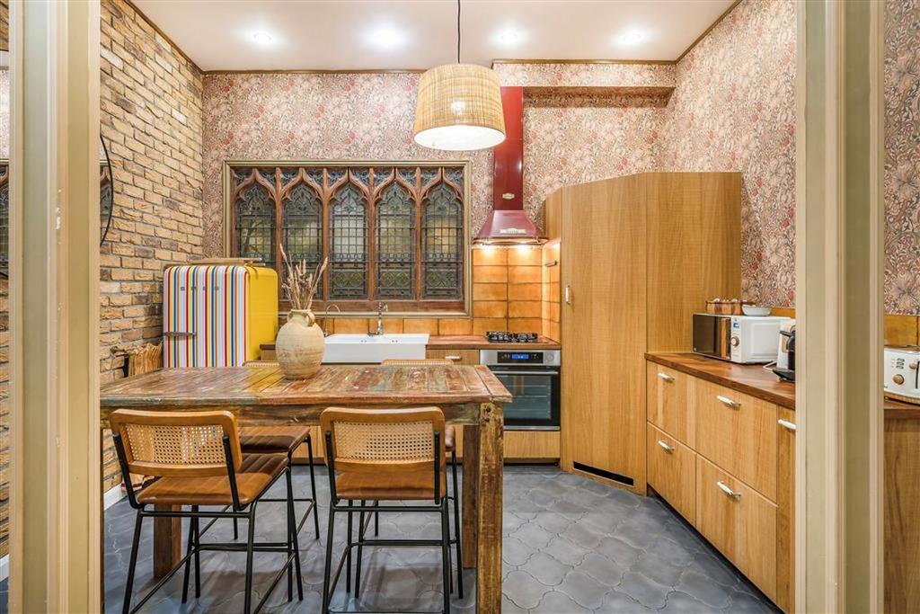 House in London - View 3