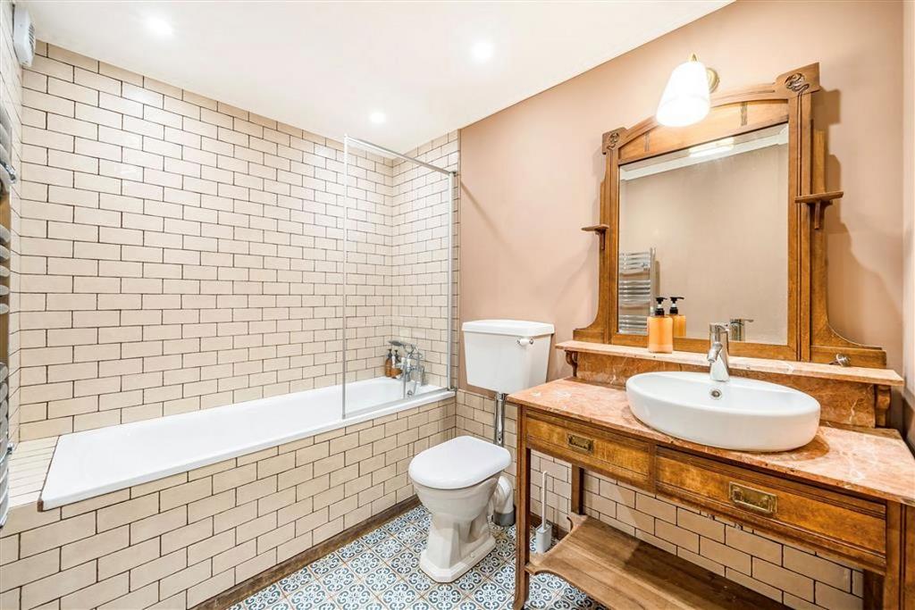 House in London - View 5