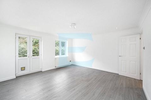 2 bedroom apartment to rent, Belgrave Close, Mill Hill, London, NW7