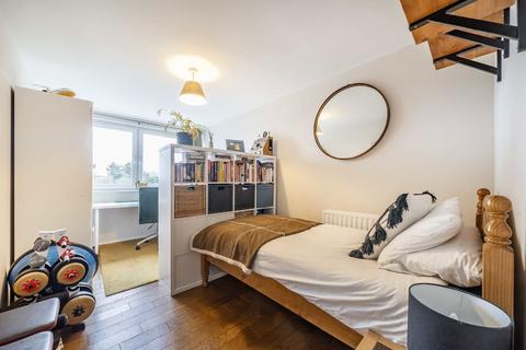 undefined, Augustus Close, Brentford TW8