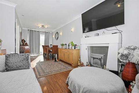 3 bedroom semi-detached house for sale, Tantelen Road, Canvey Island SS8