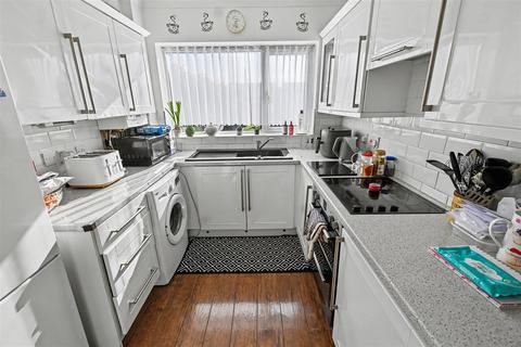 3 bedroom semi-detached house for sale, Tantelen Road, Canvey Island SS8
