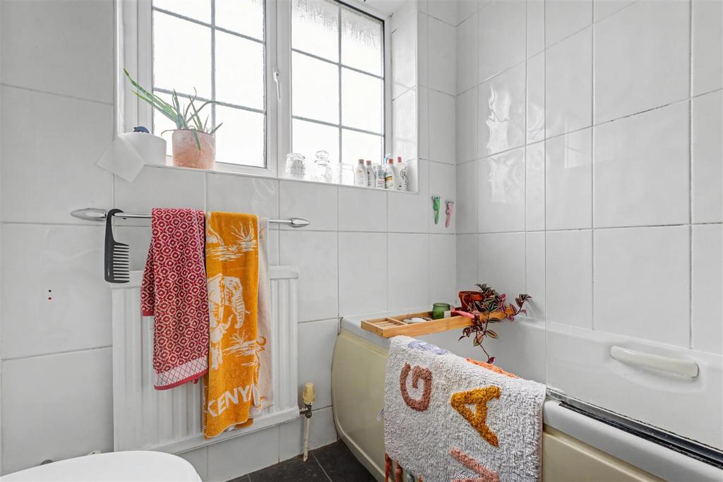 Bathroom 1.jpeg
