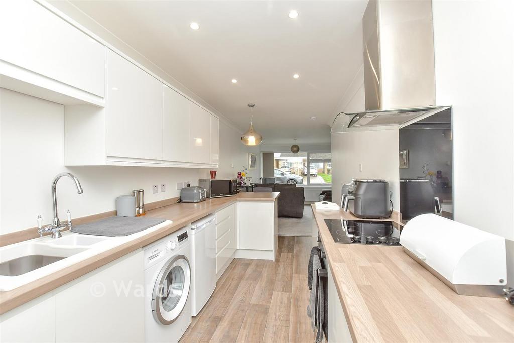 Kitchen/ Breakfast Area