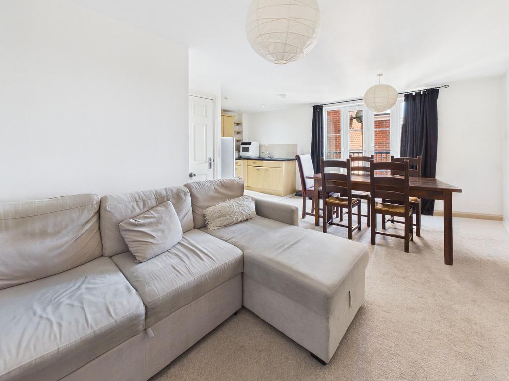 Lounge/Dining Area