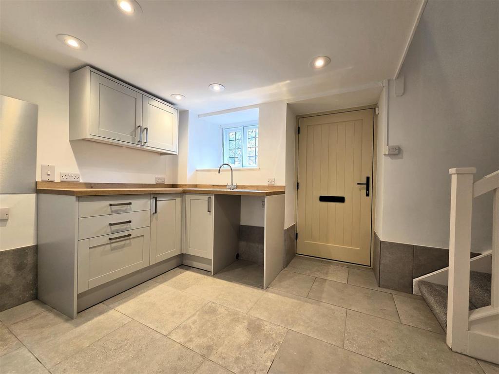 2 Almshouses - Kitchen.jpg