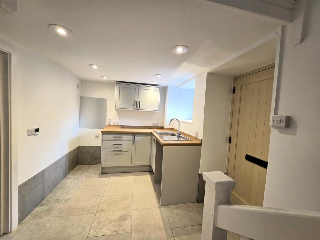 2 Almshouses - Kitchen2.jpg