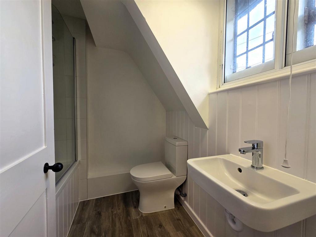 2 Almshouses - Bathroom.jpg