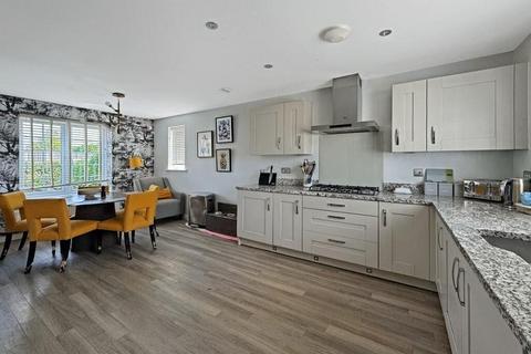 4 bedroom detached house to rent, Pippin Way, Alresford, Colchester