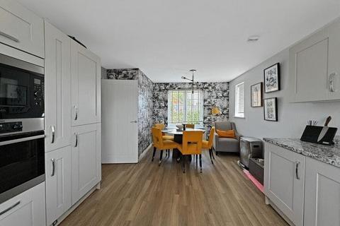 4 bedroom detached house to rent, Pippin Way, Alresford, Colchester