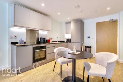 1 bedroom apartment to rent, Saxton Lane, Leeds