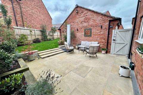 3 bedroom detached house for sale, Ivatt Close, Midway, Swadlincote, DE11