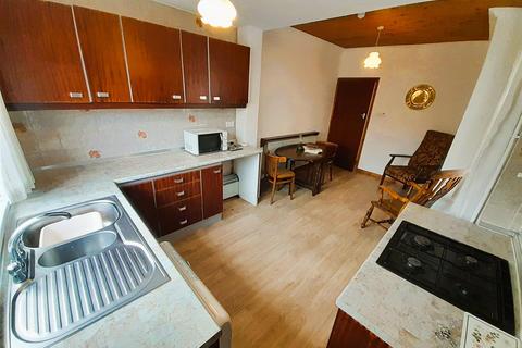3 bedroom semi-detached house for sale, Llwynhendy Road, Llanelli