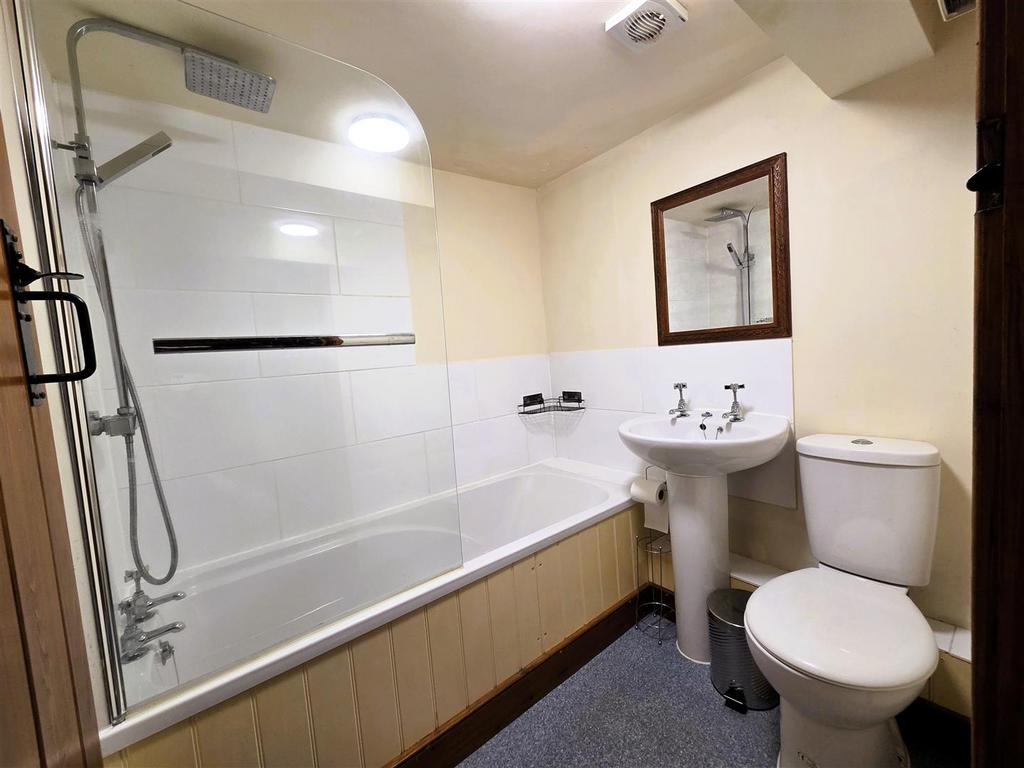 28 SV - Bathroom.jpg
