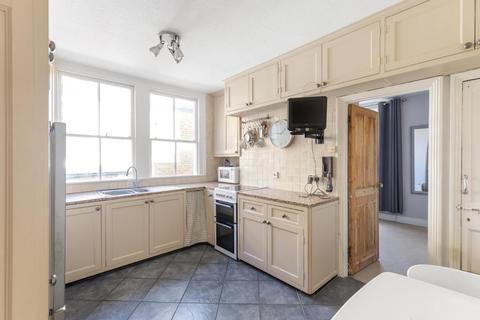 2 bedroom maisonette for sale, Beira Street, London