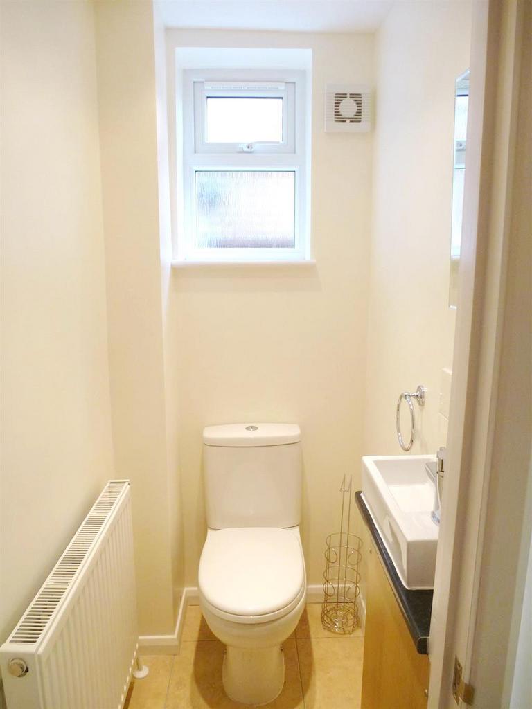 Cloakroom/wc