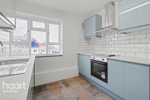 2 bedroom flat to rent, Charters Close, LONDON