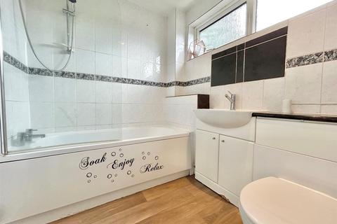 3 bedroom end of terrace house for sale, Okell Grove, Leigh