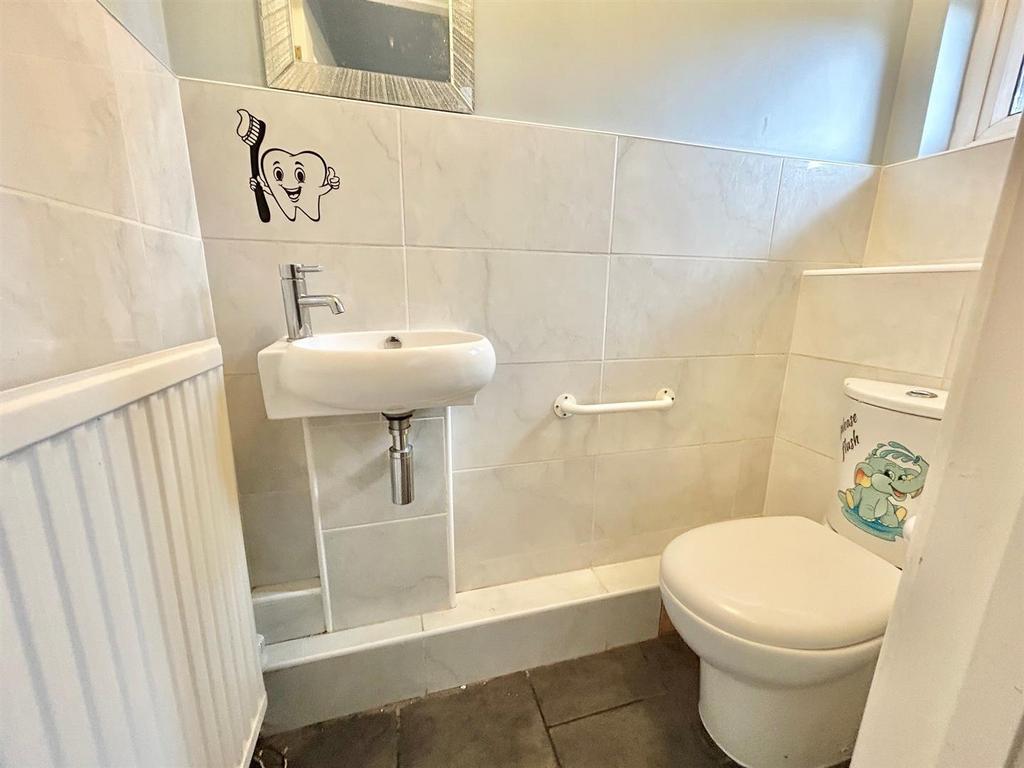 Cloakroom WC.jpg