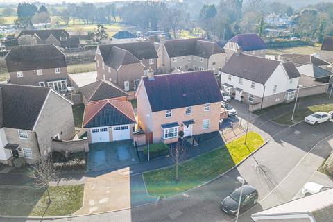 4 bedroom detached house for sale, Christmas Tree Crescent, Hockley SS5