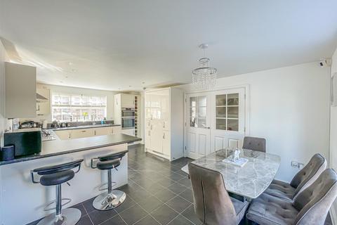 4 bedroom detached house for sale, Christmas Tree Crescent, Hockley SS5