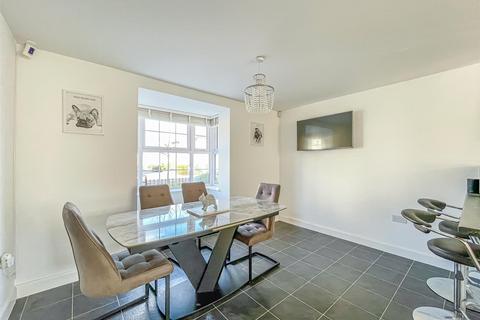 4 bedroom detached house for sale, Christmas Tree Crescent, Hockley SS5