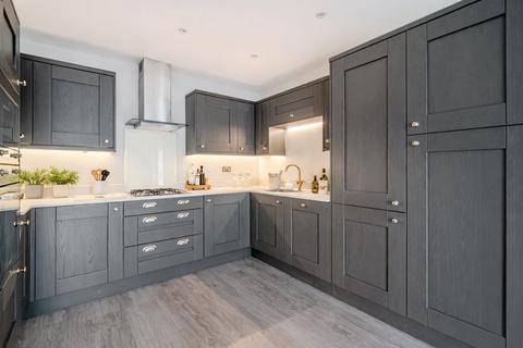 undefined, Queens Road, Weybridge, Surrey, KT13