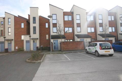 3 bedroom ground floor maisonette to rent, Barrack Close, Lawley