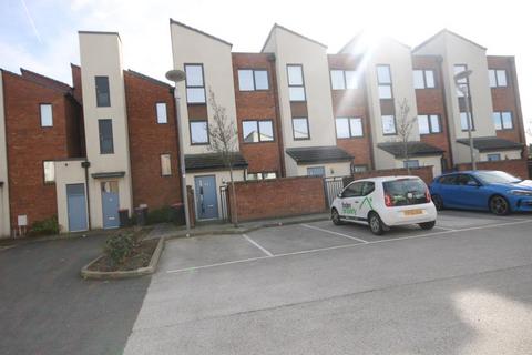 3 bedroom ground floor maisonette to rent, Barrack Close, Lawley