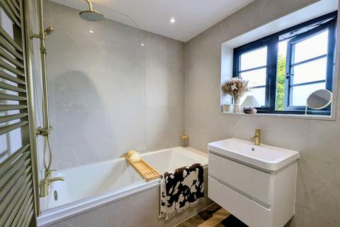 4 bedroom semi-detached house for sale, Caraway Walk, South Shields, NE34