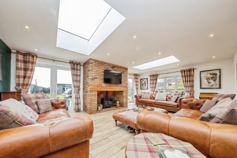 4 bedroom semi-detached house for sale, The Street, Freston, Ipswich