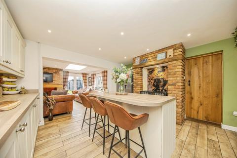 4 bedroom semi-detached house for sale, The Street, Freston, Ipswich