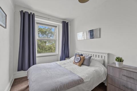 1 bedroom in a house share to rent, Providence Place, Devon PL1