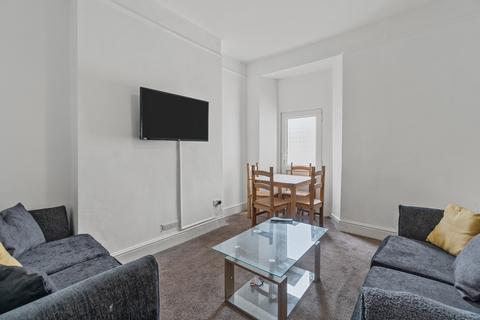 1 bedroom in a house share to rent, Providence Place, Devon PL1