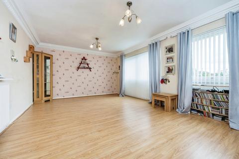 3 bedroom semi-detached house for sale, Belvoir Walk, Bedford, Bedfordshire, MK41