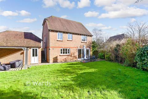 4 bedroom detached house for sale, Carmans Close, Maidstone ME15