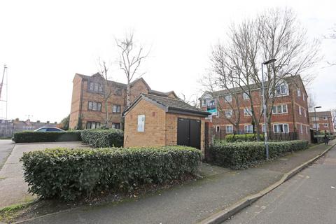 2 bedroom flat to rent, Greenslade Road, Barking
