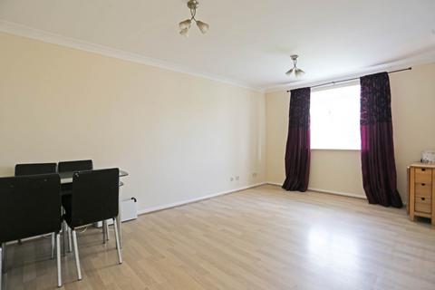 2 bedroom flat to rent, Greenslade Road, Barking