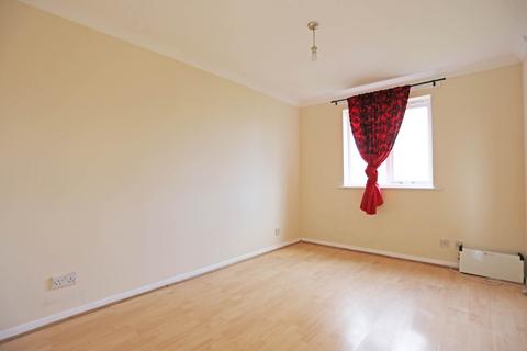 2 bedroom flat to rent, Greenslade Road, Barking