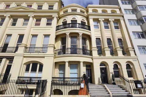 2 bedroom flat to rent, Brunswick Terrace, Hove