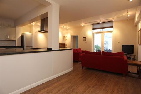 2 bedroom flat to rent, Brunswick Terrace, Hove