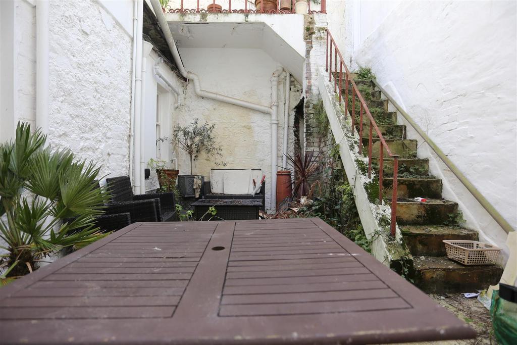 2 A Brunswick Terrace Patio (1).JPG