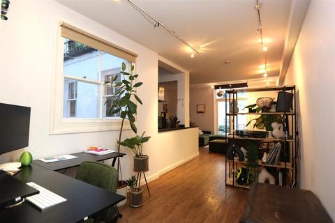 2 bedroom flat to rent, Brunswick Terrace, Hove