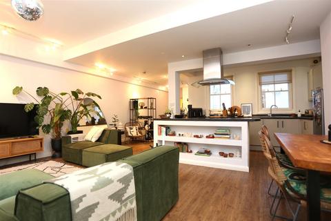 2 bedroom flat to rent, Brunswick Terrace, Hove